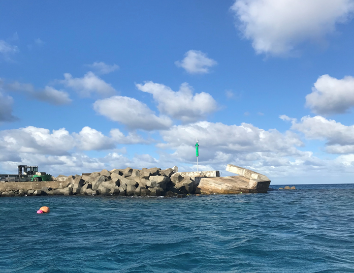 Reconstruction d'un phare provisoire (Port de Tadine)