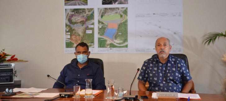 Le porte-parole du gouvernement Gilbert Tyuienon a animé une conférence de presse sur les travaux de Katiramona, en présence de Georges Selefen, directeur de la DITTT.