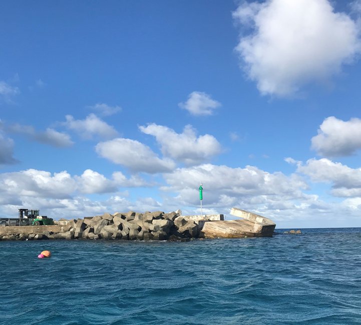 Phares et balises - Musoir du phare de Tadine - reconstruction phare provisoire